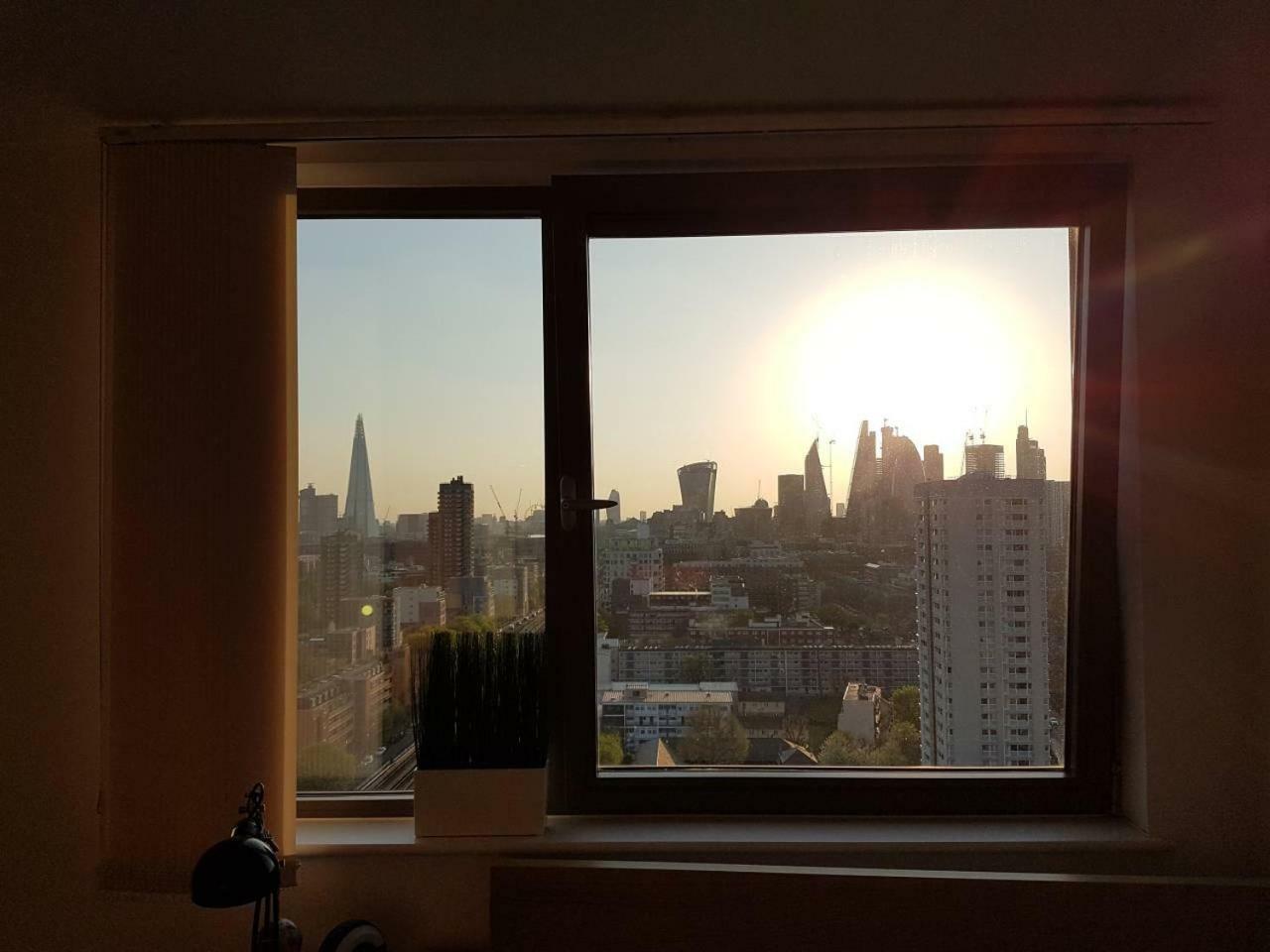 Modern 1 Bedroom Apartment In E1 With Great Views Лондон Екстериор снимка