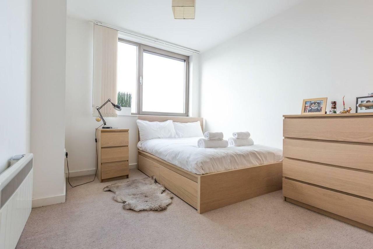 Modern 1 Bedroom Apartment In E1 With Great Views Лондон Екстериор снимка
