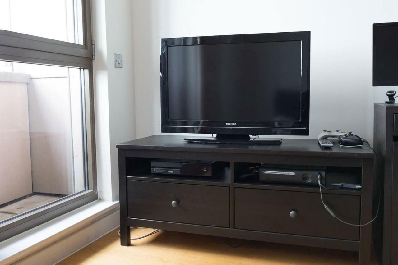 Modern 1 Bedroom Apartment In E1 With Great Views Лондон Екстериор снимка