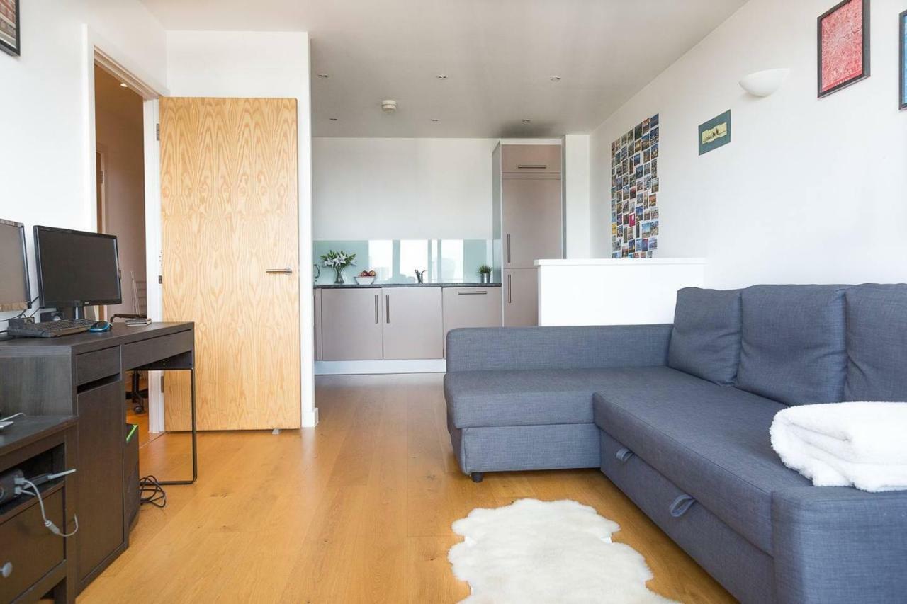 Modern 1 Bedroom Apartment In E1 With Great Views Лондон Екстериор снимка